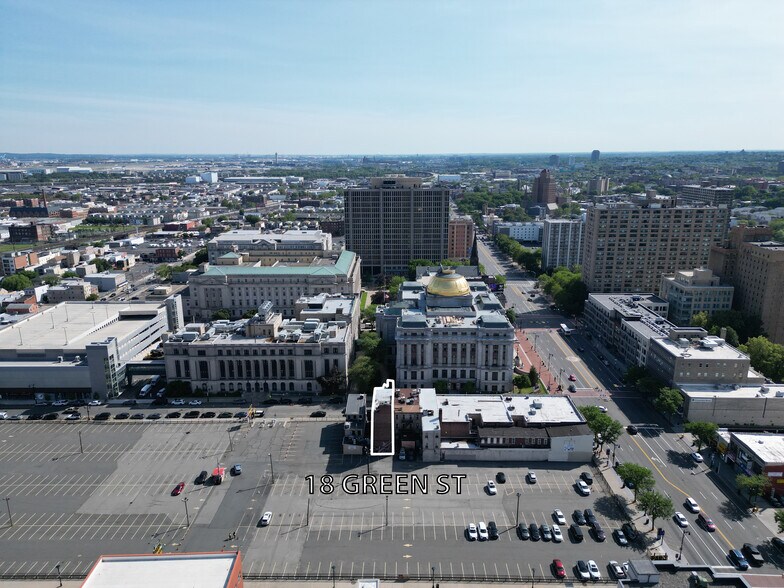 More Photos Of 18 Green St, Newark Storefront Retail Office For Lease