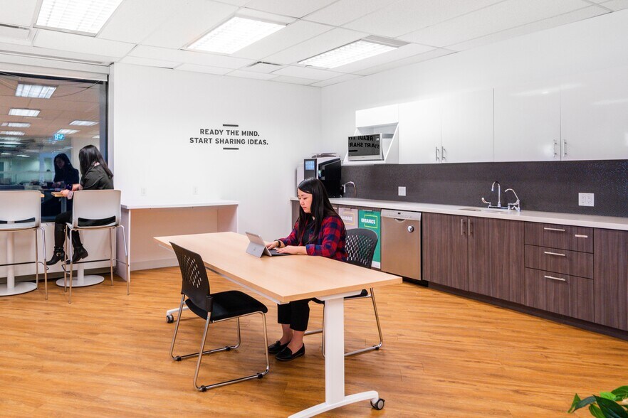 More Photos Of 325 Front St W, Toronto Coworking Space