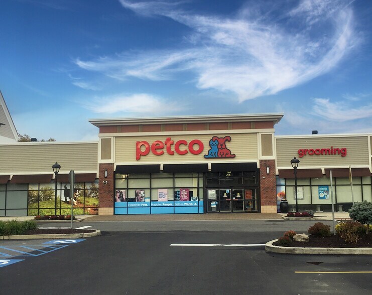 More Photos Of 664 New Loudon Rd, Latham General Retail For Lease