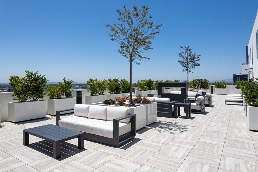 More Photos Of 4864 Melrose Ave, Los Angeles Apartments For Lease