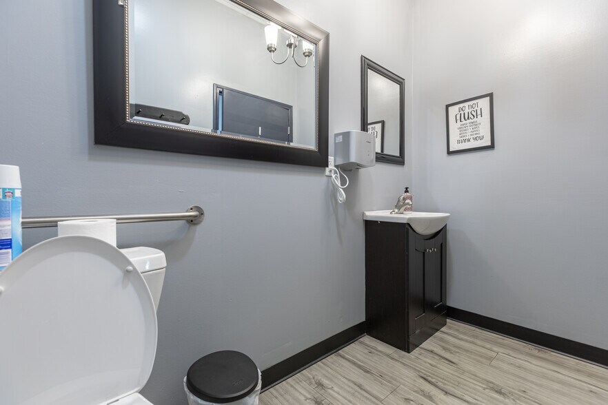 More Photos Of 2312 S Rogers St, Bloomington Freestanding For Sale