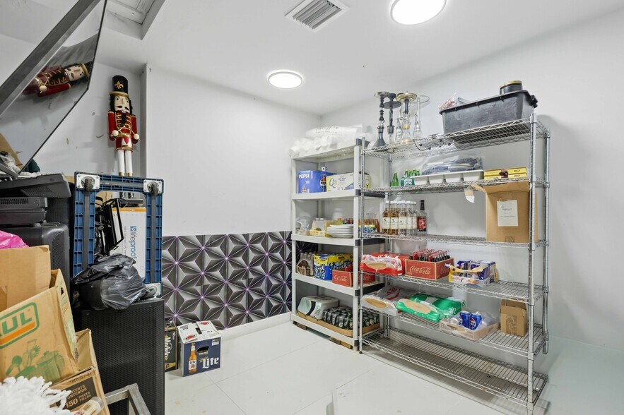 More Photos Of 1081 E 47th St, Hialeah Service Station For Sale