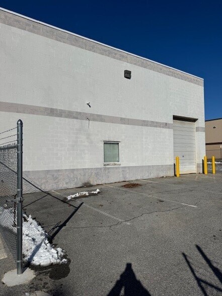 More Photos Of 34 Industrial Blvd, New Castle Distribution For Lease