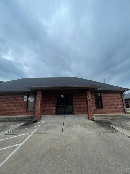 More Photos Of 1333 Arapaho Ave, Springdale Medical For Lease