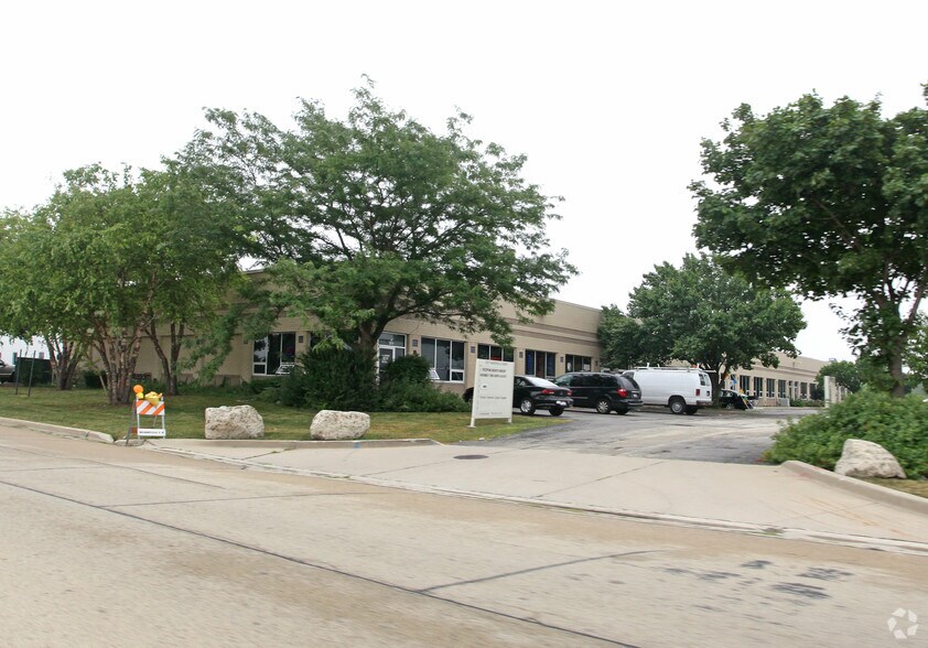 Primary Photo Of 1277 Naperville Dr, Romeoville Warehouse For Lease