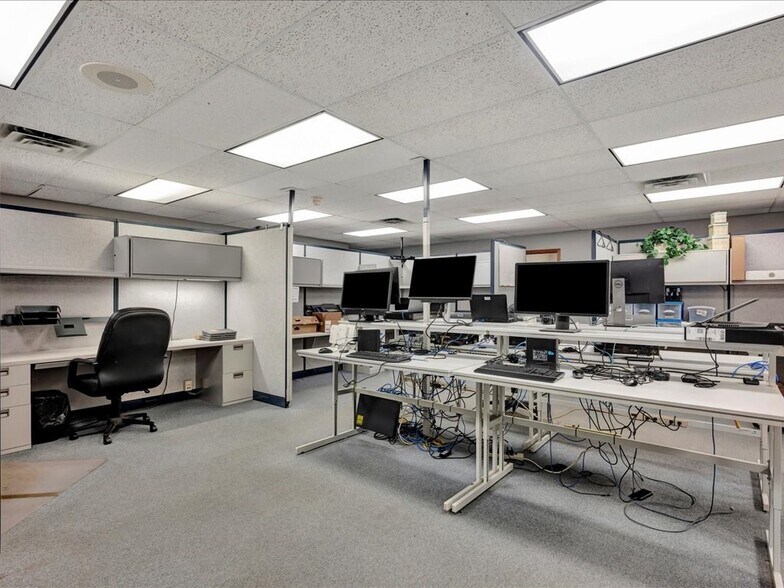 More Photos Of 202 N Angelina Ave, Lufkin Office For Sale