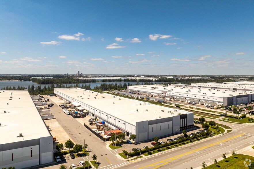More Photos Of 3980 W 104th St, Hialeah Distribution For Lease