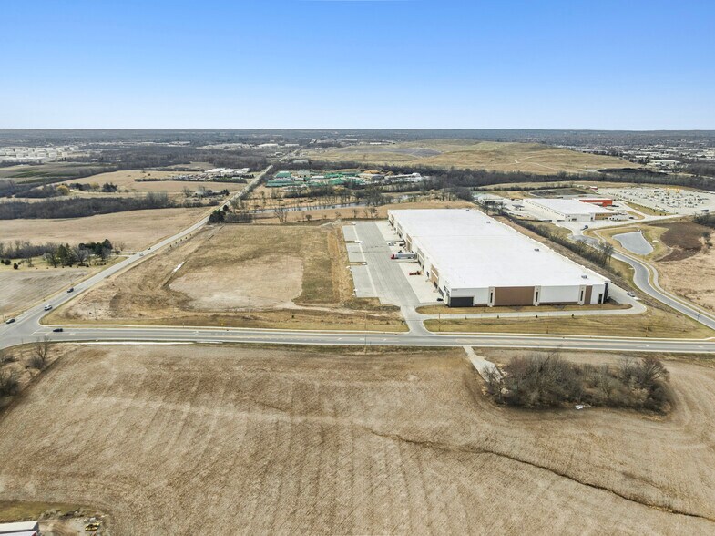 More Photos Of N104W12659 Donges Bay Rd, Germantown Industrial For Lease