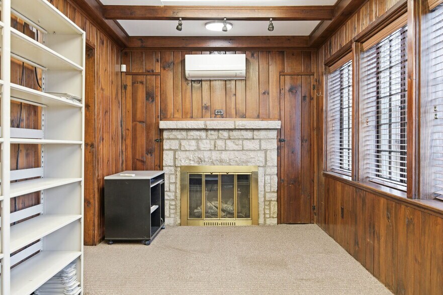 More Photos Of 3208 College Dr, Louisville Office For Sale