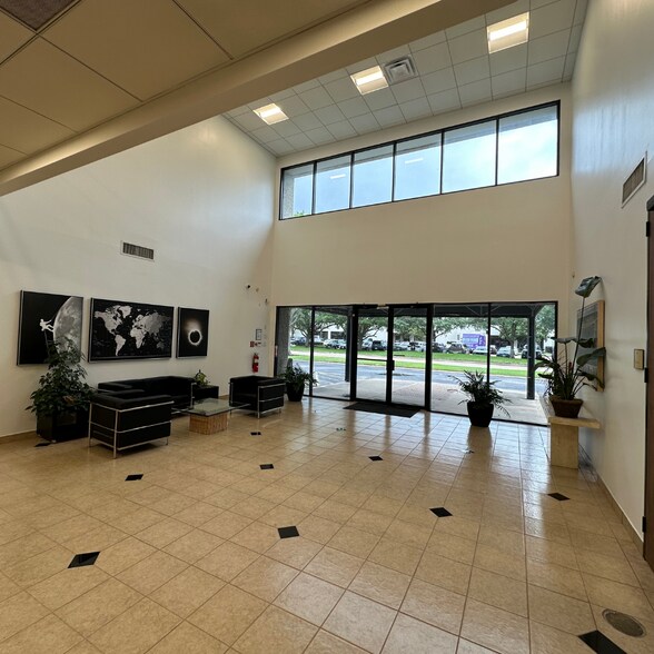 More Photos Of 10615 Shadow Wood Dr, Houston Office Residential For Lease