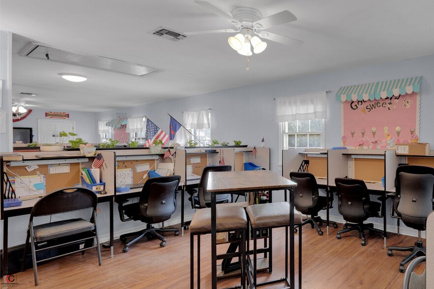 More Photos Of 14 Chisholm Trail Rd, Round Rock Schools For Sale