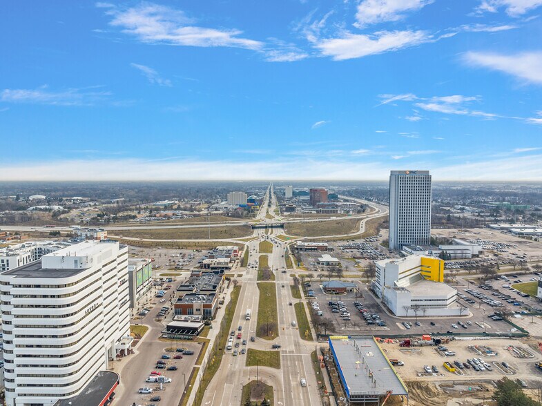 More Photos Of 801-803 W Big Beaver Rd, Troy Office For Lease