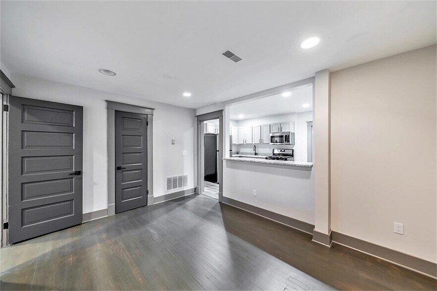 More Photos Of 319 N Burdick St, Kalamazoo Apartments For Lease