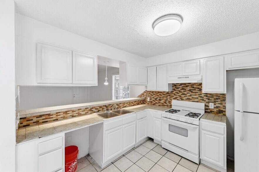 More Photos Of 5619 Jacaranda Dr, Austin Multifamily For Sale