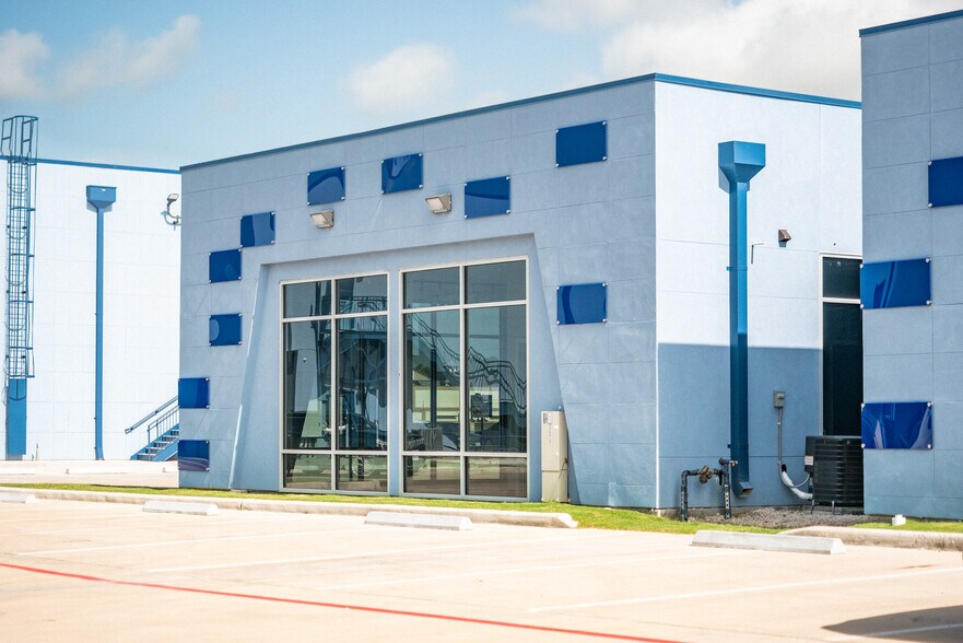 More Photos Of 31390 FM 2920, Waller Office For Lease