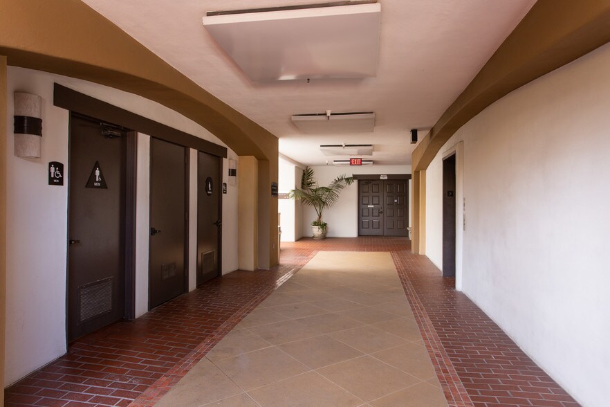 More Photos Of 25550 Hawthorne Blvd, Torrance Medical For Sale