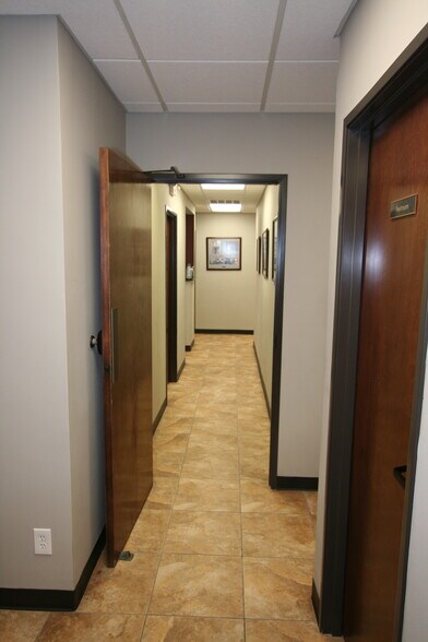 More Photos Of 16116 College Oak Dr, San Antonio Research And Development For Lease