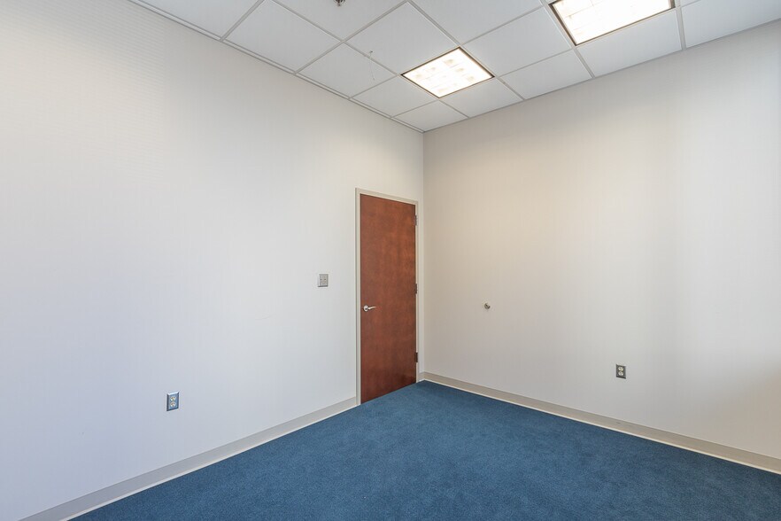 More Photos Of 129 N Main St, Anderson Office For Lease