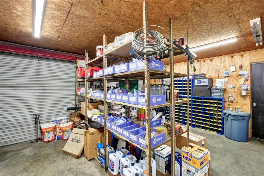 More Photos Of 133 W Blue Lick Rd, Shepherdsville Auto Repair For Sale