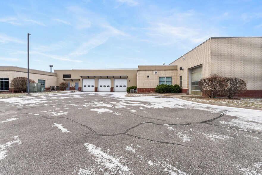 More Photos Of 11180 86th Ave N, Osseo Flex For Sale