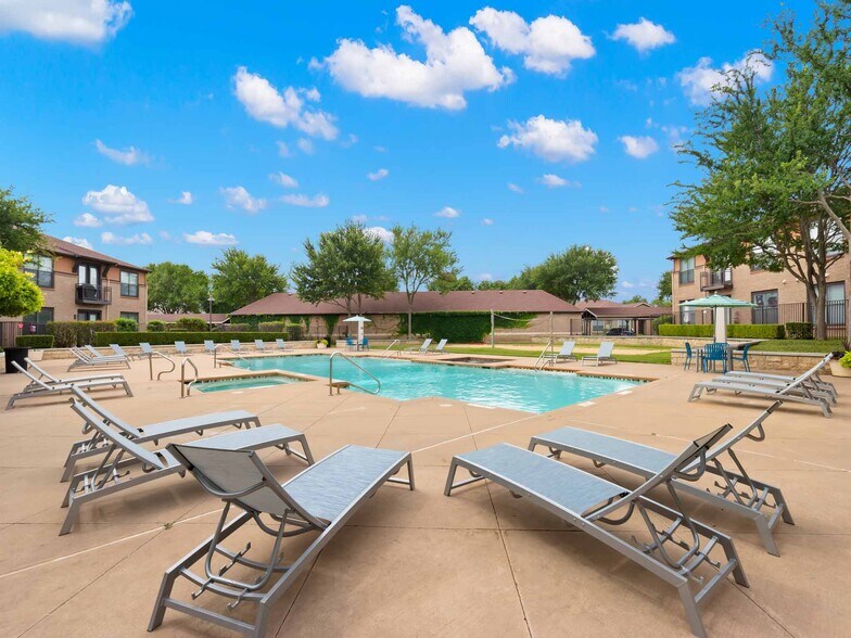 More Photos Of 2000 E Arapaho Rd, Richardson Apartments For Lease
