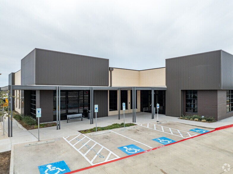 Primary Photo Of 4715 S Lamar Blvd, Sunset Valley Storefront For Lease