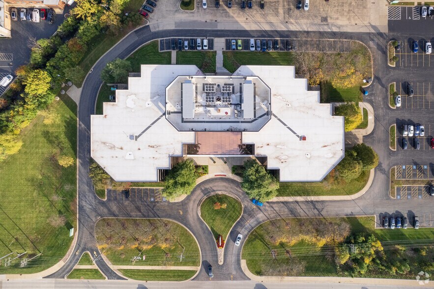 More Photos Of 111 Pfingsten Rd, Deerfield Office For Lease