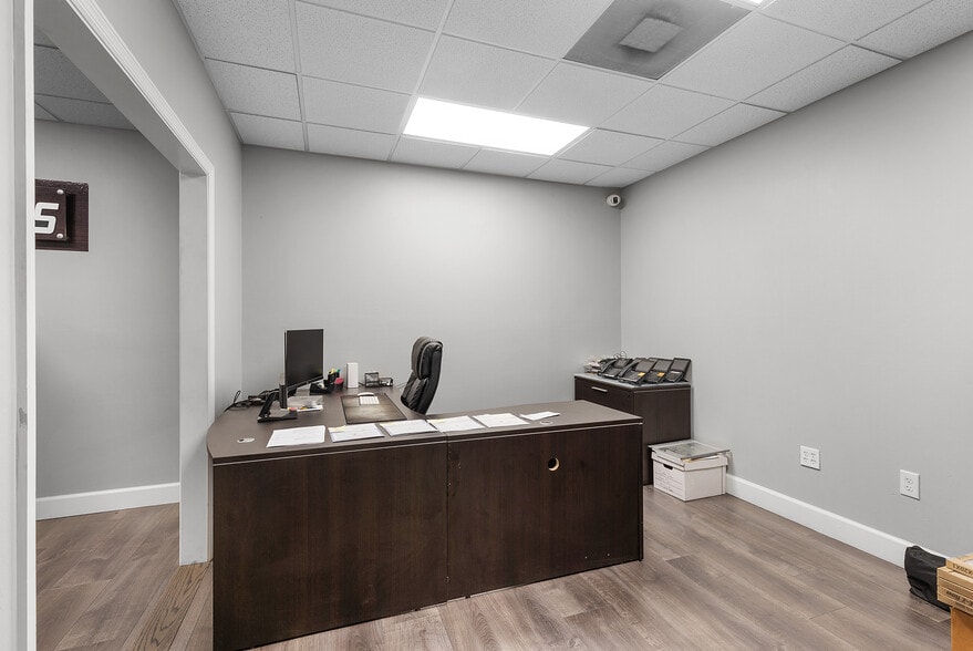 More Photos Of 5600 Zip Dr, Fort Myers Warehouse For Sale