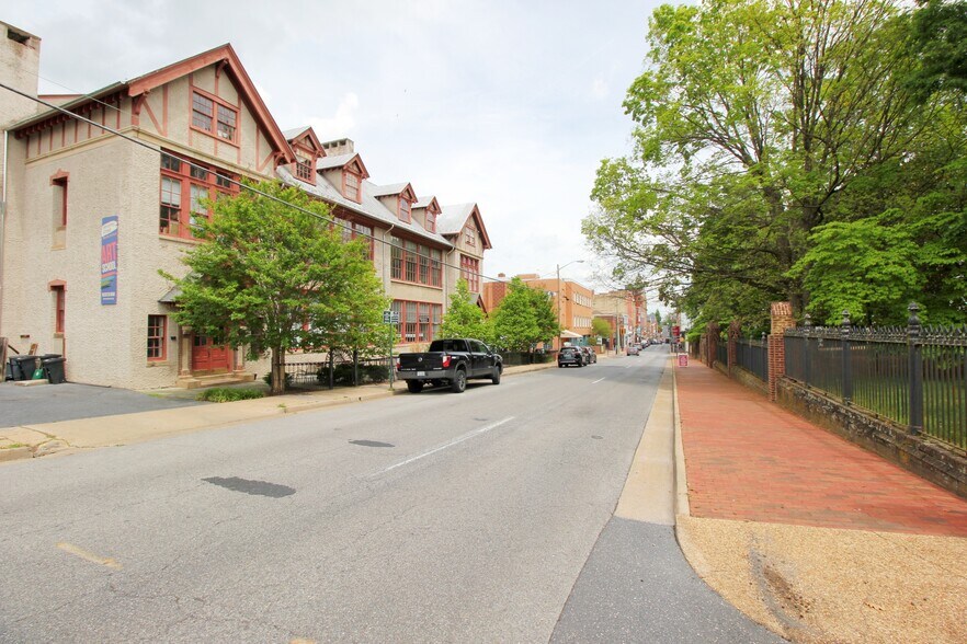 More Photos Of 217-219 W Beverly St, Staunton Storefront Retail Office For Sale