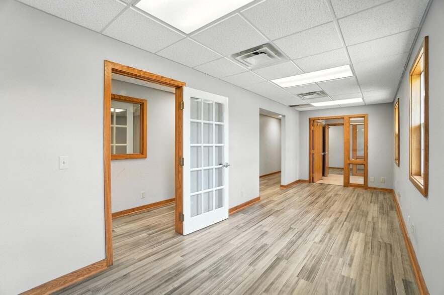 More Photos Of 675-681 Hopewell Dr, Heath Medical For Lease