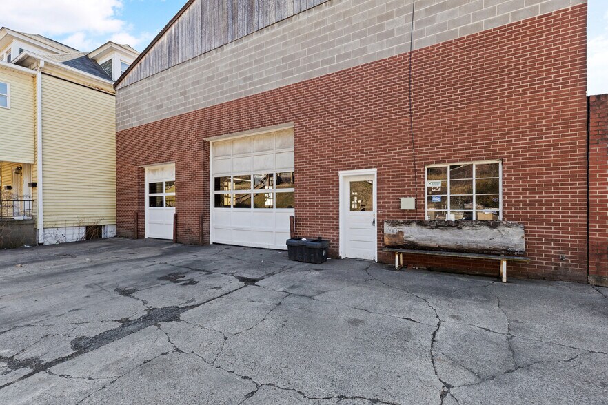More Photos Of 512 National Rd, Wheeling Flex For Sale