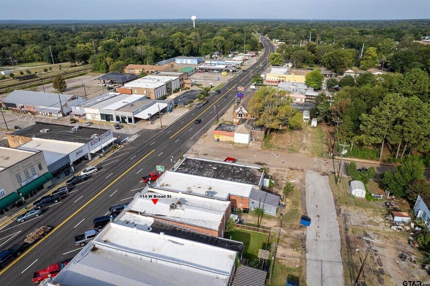 More Photos Of 114 W Broad St, Mineola Storefront For Sale