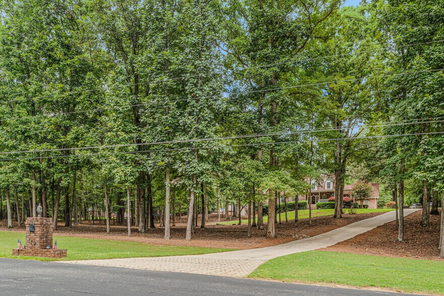 More Photos Of 170 St Gabriel Way, Fayetteville Light Manufacturing For Sale