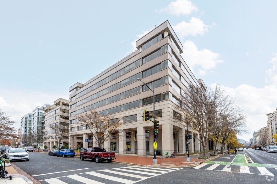 More Photos Of 2445 M St NW, Washington Office For Lease