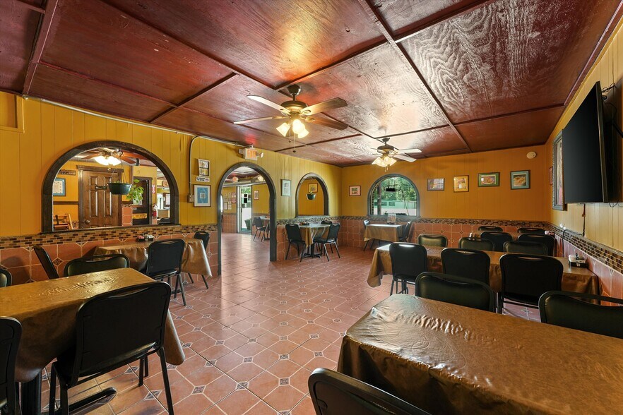 More Photos Of 9302 Highway 6, Hitchcock Restaurant For Lease