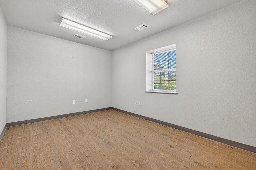 More Photos Of 3008 Ranger Hwy, Weatherford Manufacturing For Sale