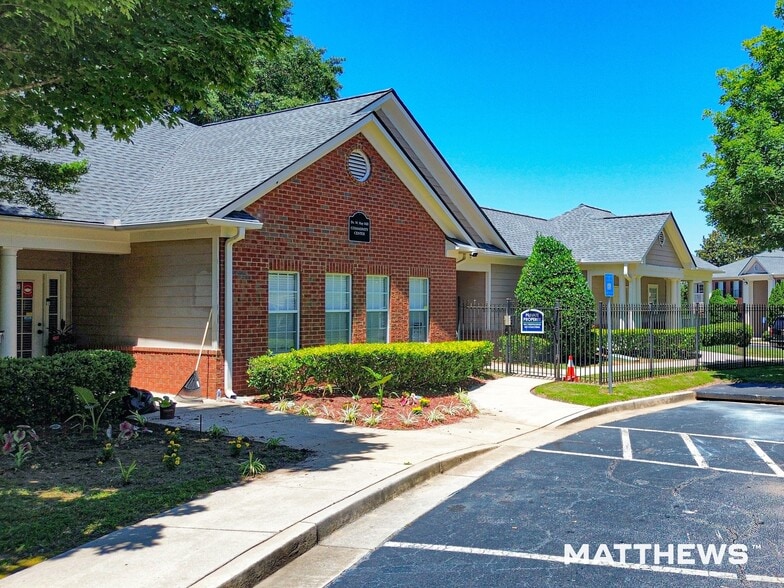 More Photos Of 829 N Hill St, Griffin Apartments For Sale
