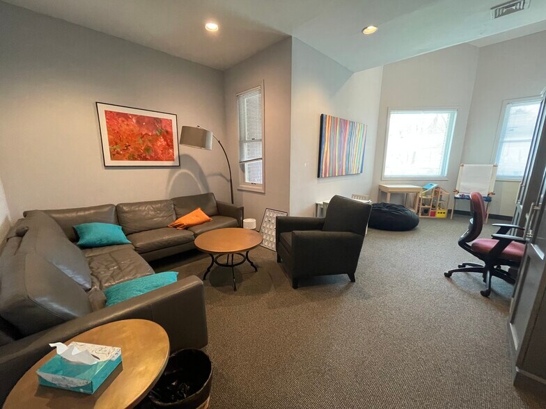 More Photos Of 256 Columbia Tpke, Florham Park Medical For Lease