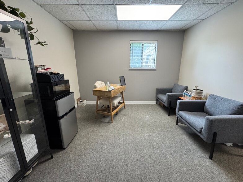 More Photos Of 1004 Brodhead Rd, Coraopolis Office For Lease