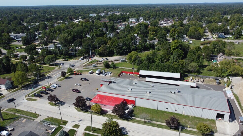 More Photos Of 415 E Lake St, South Lyon Freestanding For Sale