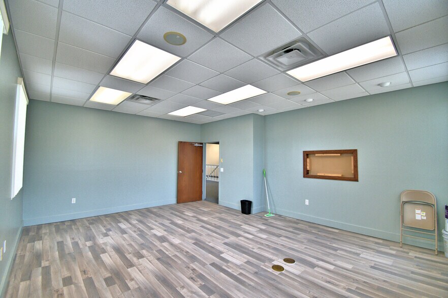 More Photos Of 43344 Highway 27, Davenport Coworking Space