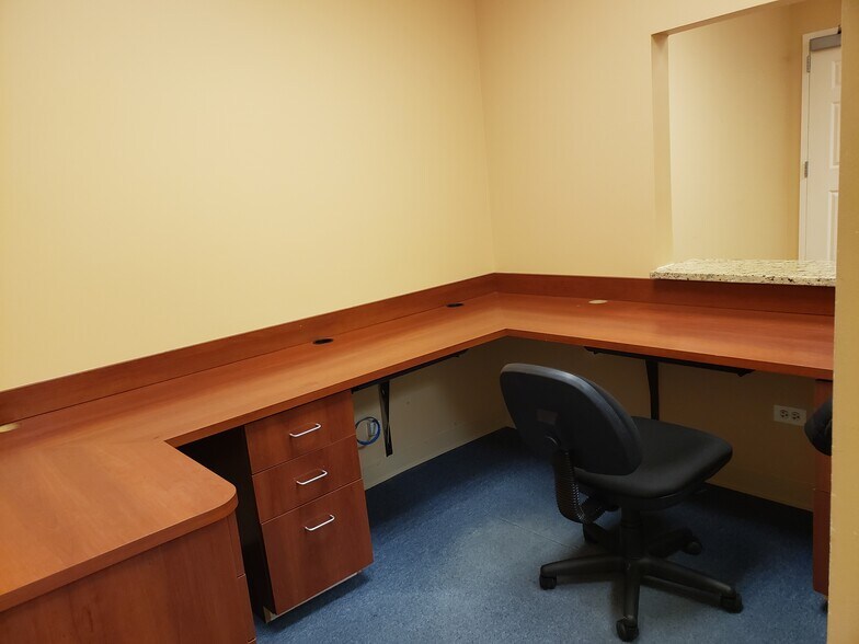 More Photos Of 912 Northwest Hwy, Fox River Grove Medical For Lease