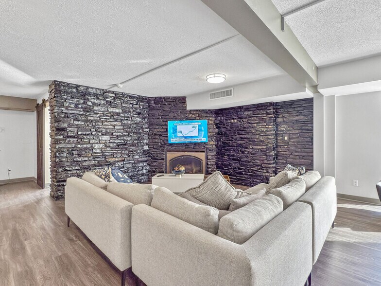 More Photos Of 615 Park St, Des Moines Apartments For Sale