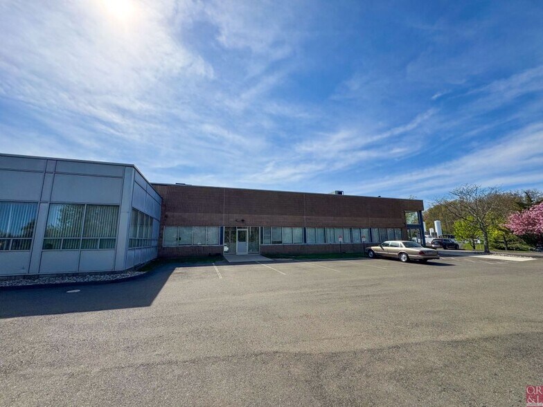 More Photos Of 4 Pin Oak Dr, Branford Industrial For Lease