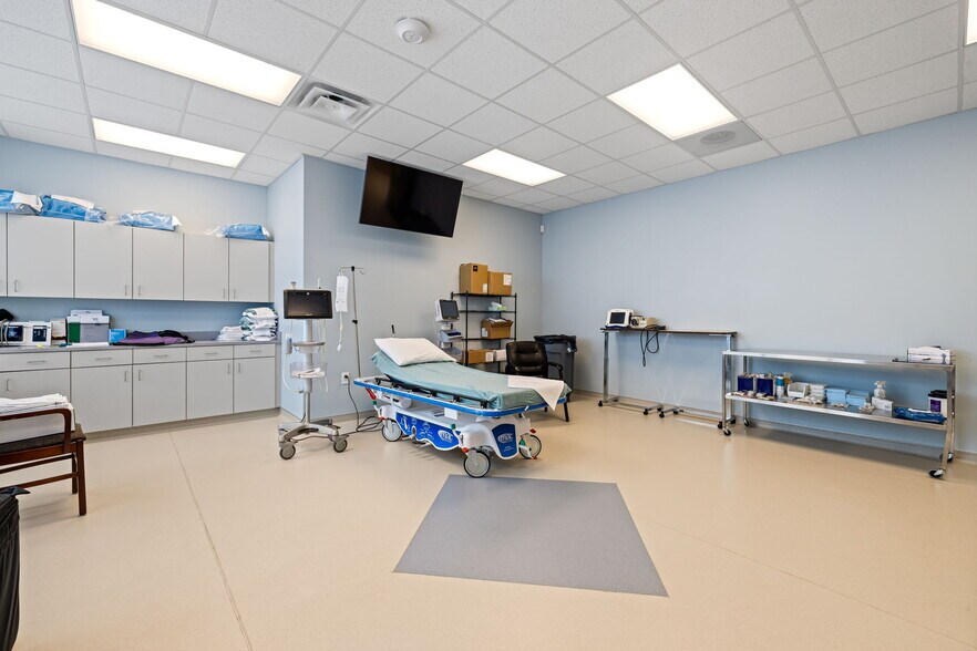 More Photos Of 1000 Crescent Green Dr, Cary Medical For Lease