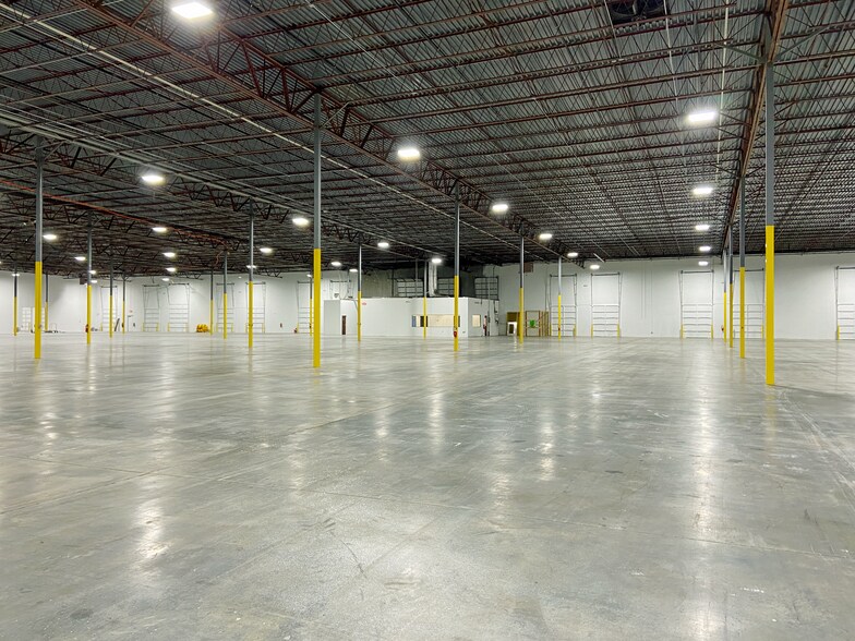 More Photos Of 7800 The Bluffs, Austell Distribution For Lease