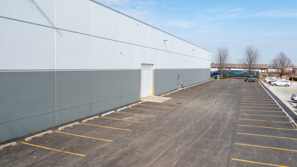 More Photos Of 6721 W 73rd St, Bedford Park Manufacturing For Sale