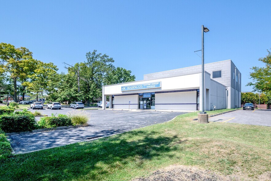 More Photos Of 9345 Olive Blvd, Saint Louis General Retail For Sale