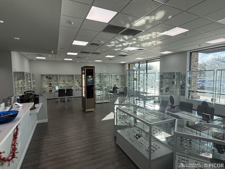 More Photos Of 9630 N Oracle Rd, Oro Valley Freestanding For Sale