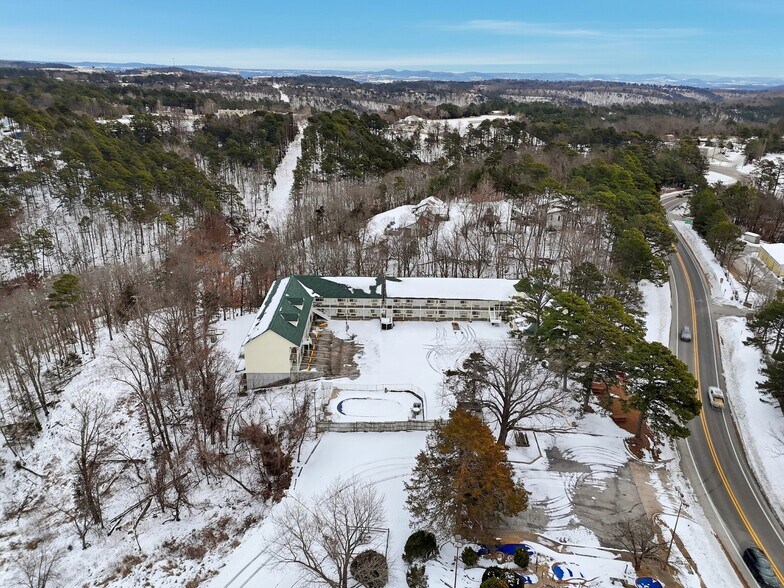 More Photos Of 3169 E Van Buren, Eureka Springs Hotel For Sale